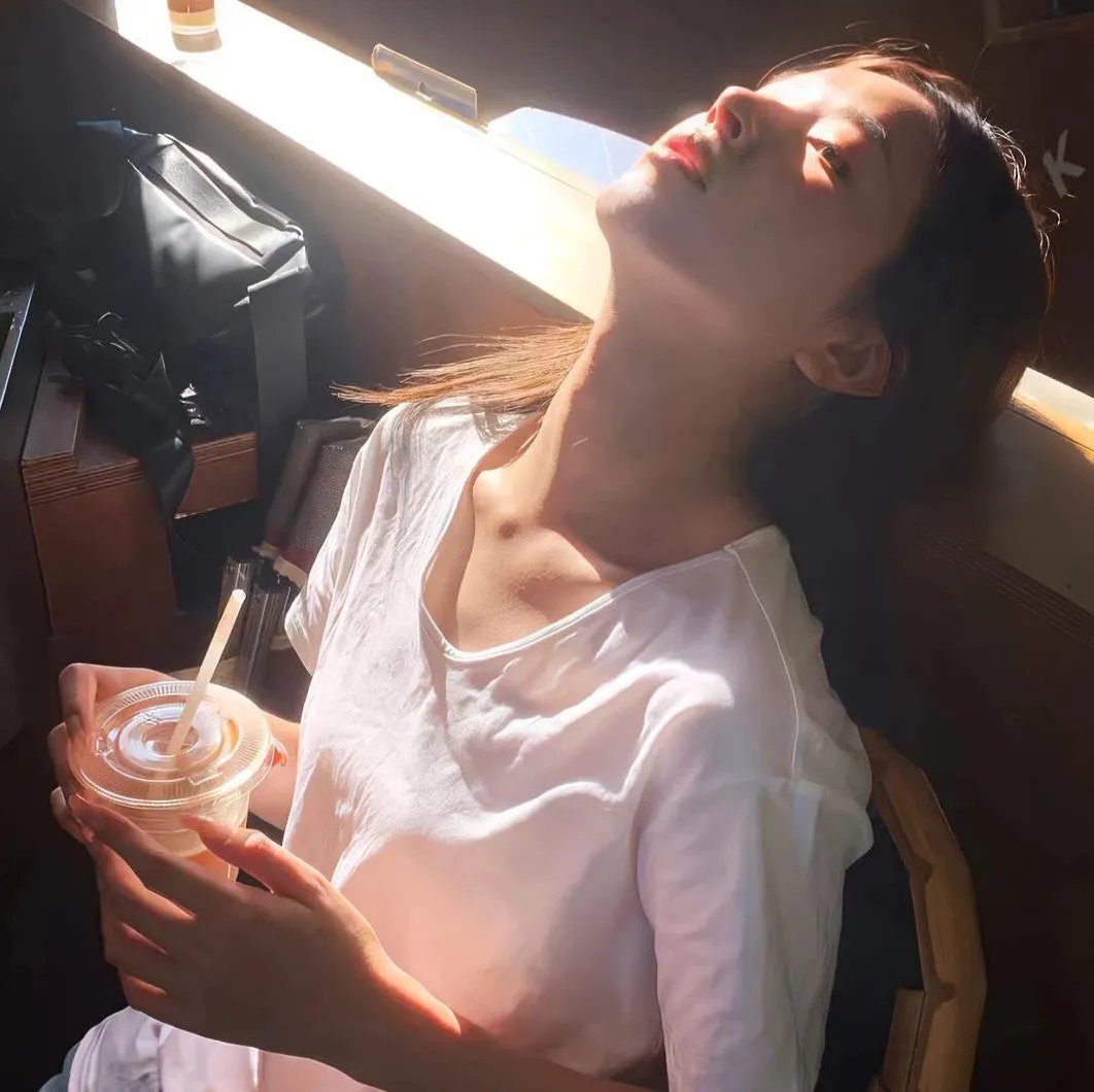 与鹦鹉同住